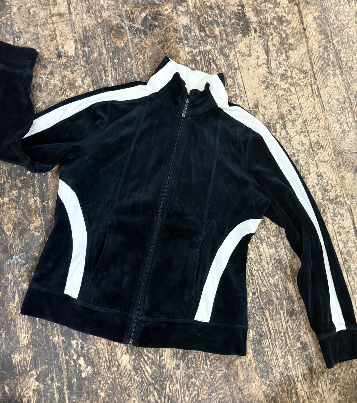 Velvet Joggling Jacket
