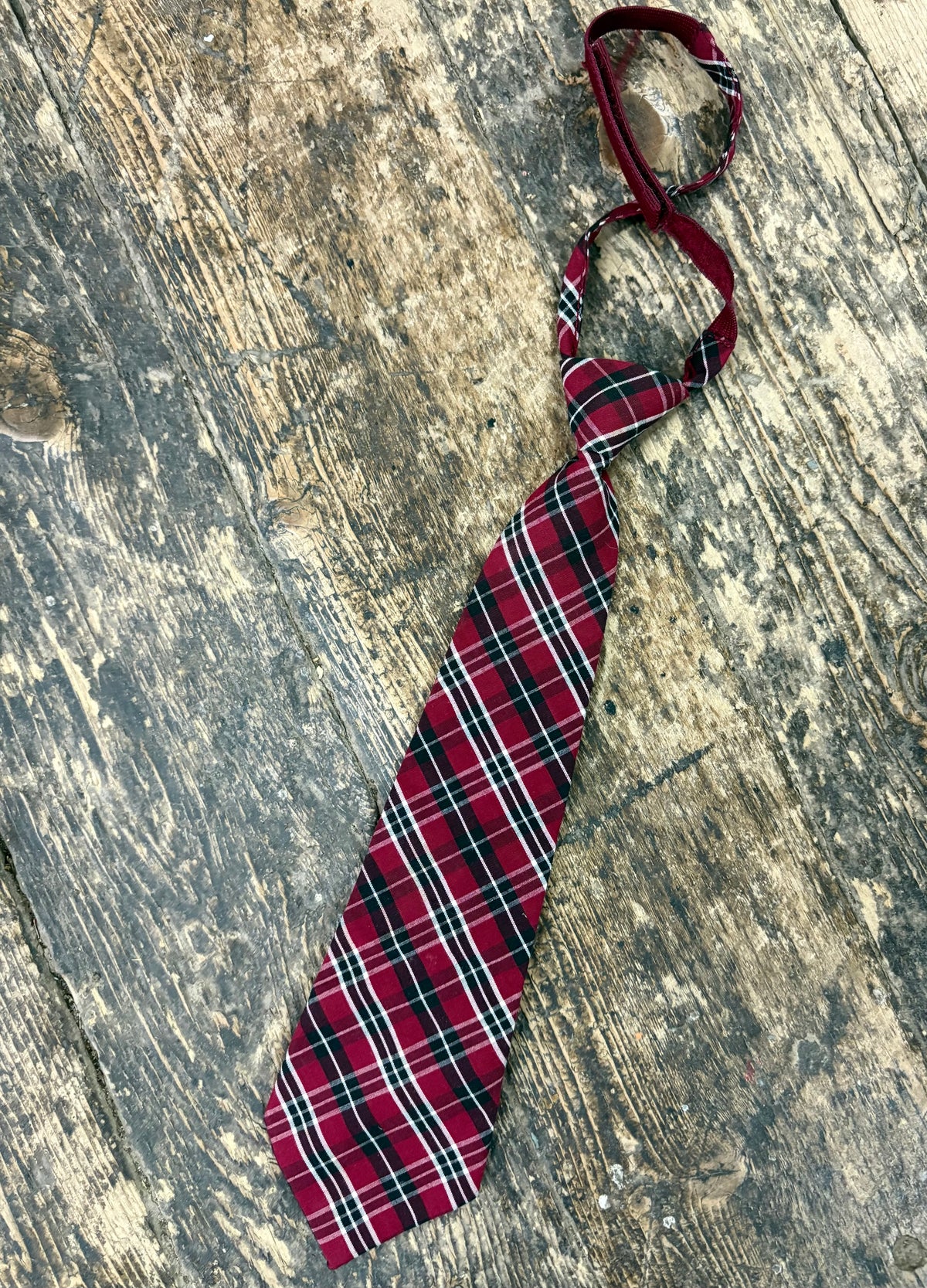 Velcro Close Tie - 9" red plaid