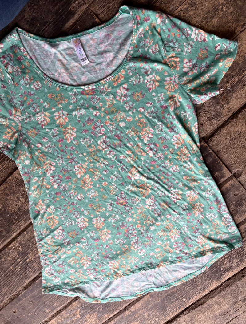LuLaRoe Classic Tee - Woman M (10/12)