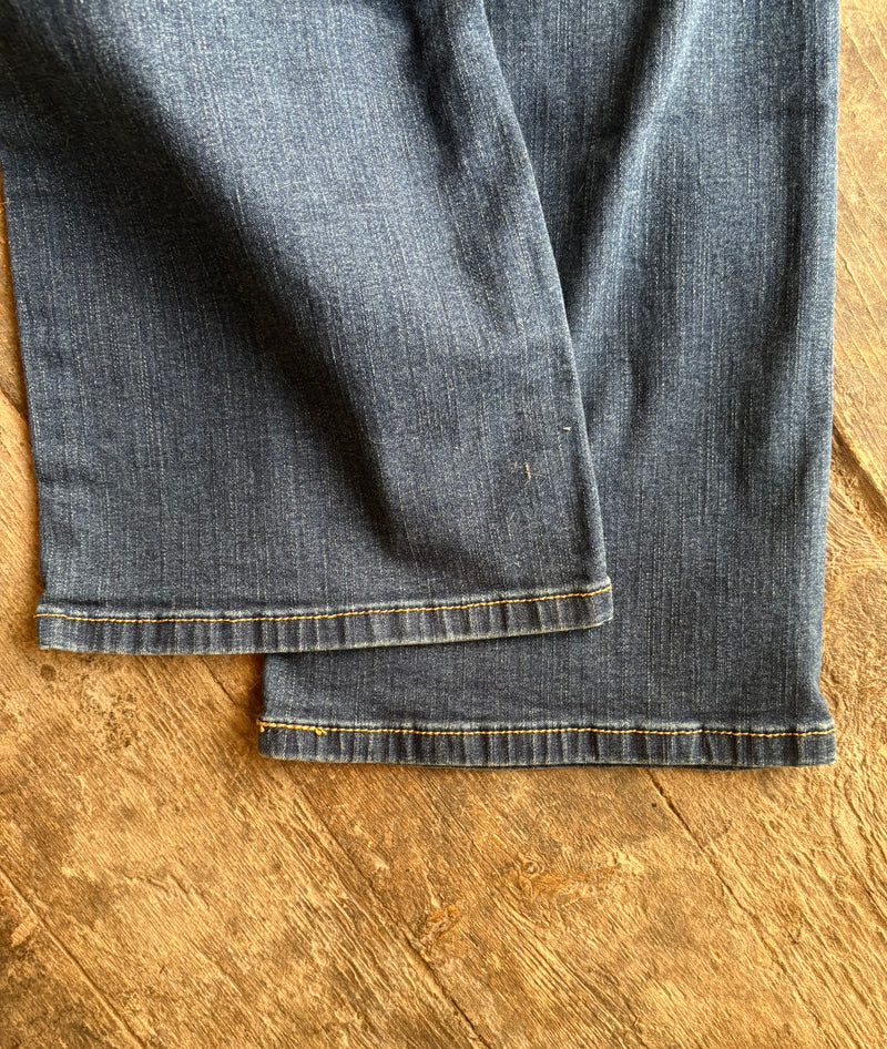 Levi's Strauss "Perfectly Slimming" - Woman's 8M