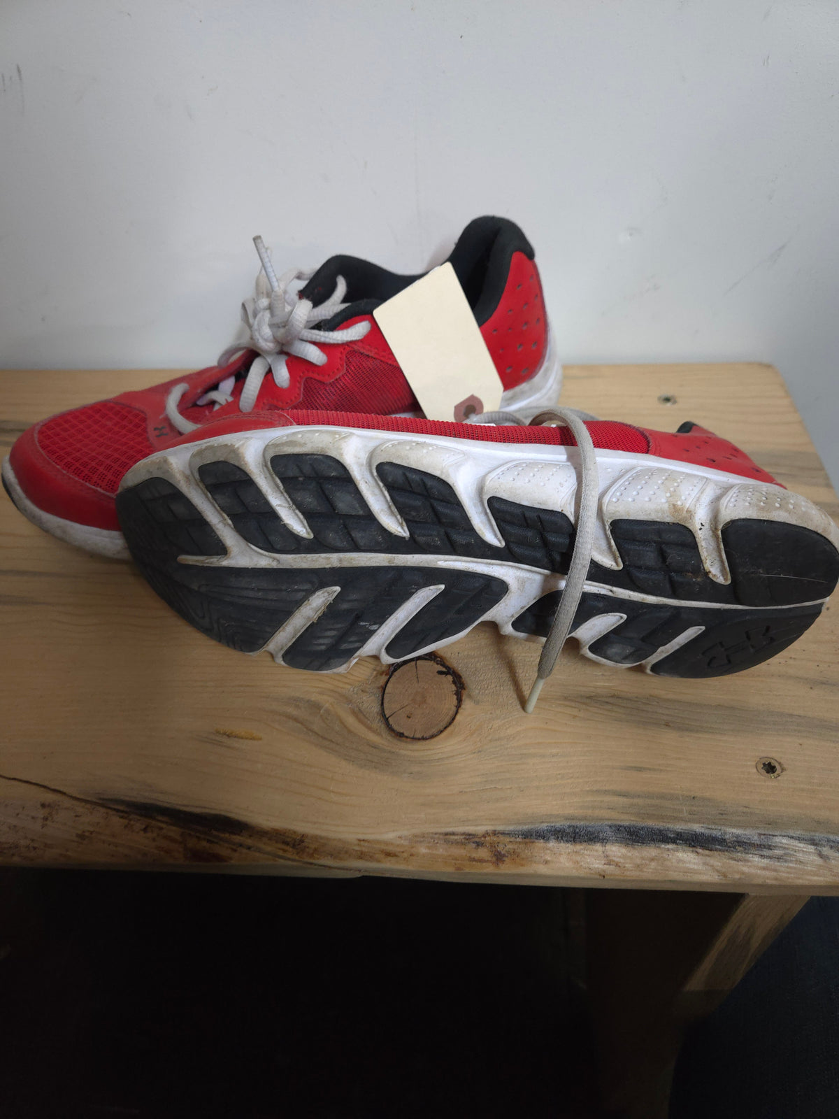 Under Armour Kids  Asserts - Size 5