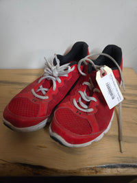 Under Armour Kids  Asserts - Size 5