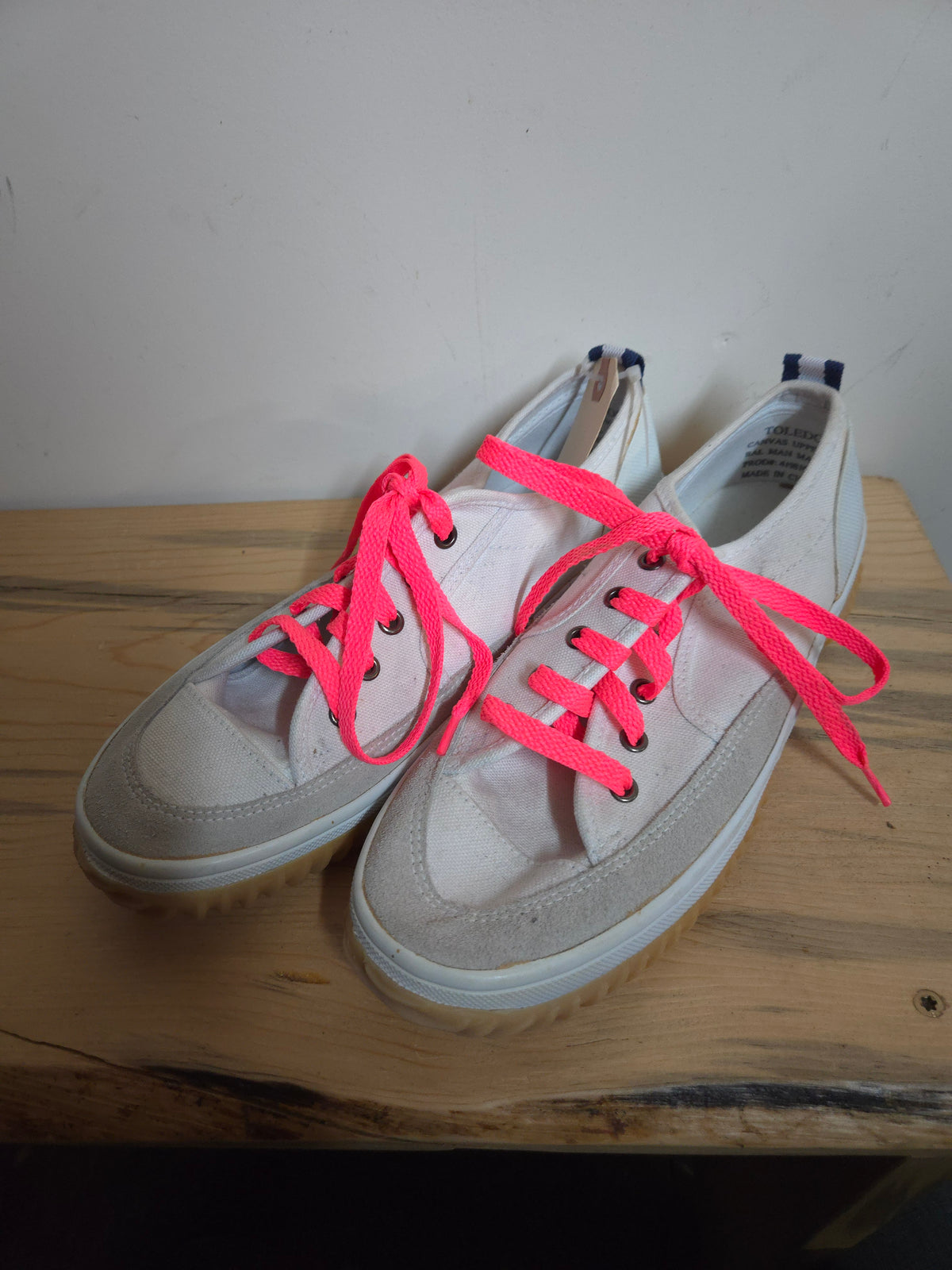 No Boundaries Sneakers Ladies - Size 8.5M